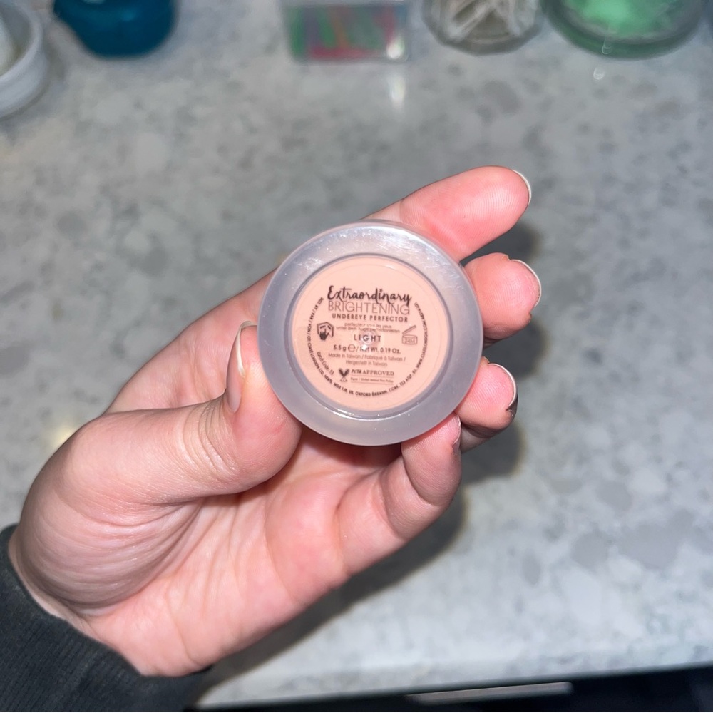 Makeup Bundle - Picture 7 of 8